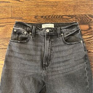 Abercrombie black The Ankle Straight Ultra High Rise Jean size 26/2 L